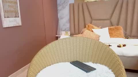 Snapshot of milla_davis chatting on February 2025 08:28:02 PM MILLA online show from February 2025 08:28:02 PM