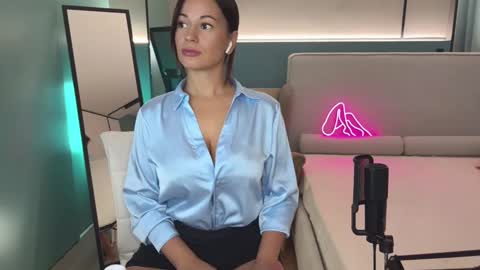 Snapshot of milla_kuni chatting on February 2025 05:11:02 PM Mila online show from February 2025 05:11:02 PM