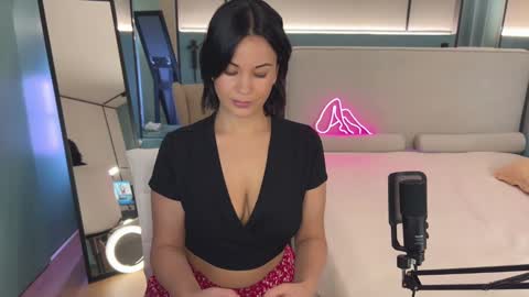 Snapshot of milla_kuni chatting on February 2025 07:15:02 PM Mila online show from February 2025 07:15:02 PM