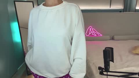 Snapshot of milla_kuni chatting on March 2025 08:05:02 PM Mila online show from March 2025 08:05:02 PM