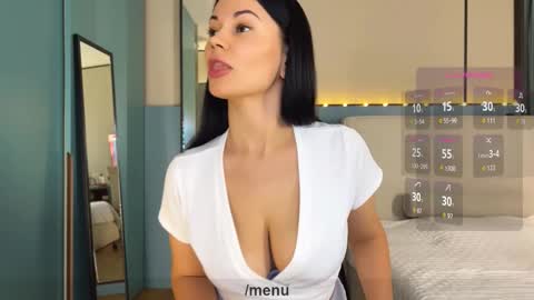 Snapshot of milla_kuni chatting on November 2025 06:52:02 PM Mila online show from November 2025 06:52:02 PM