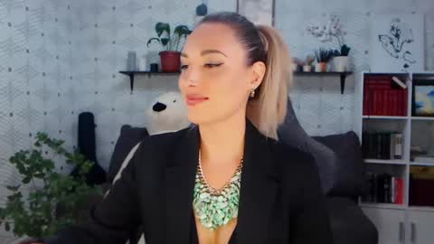 Snapshot of millaxqueen chatting on May 2026 03:19:01 PM MillaXQueen online show from May 2026 03:19:01 PM