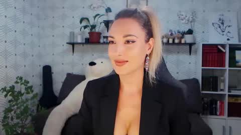 Snapshot of millaxqueen chatting on June 2026 10:08:01 AM MillaXQueen online show from June 2026 10:08:01 AM