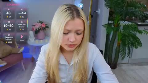 Snapshot of millie_vanillie chatting on October 2025 09:22:01 PM Millie online show from October 2025 09:22:01 PM