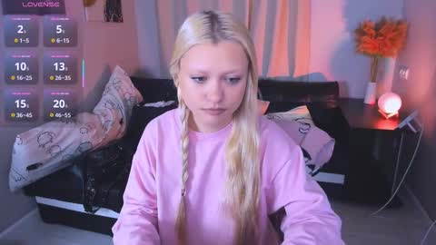 Snapshot of millie_vanillie chatting on November 2025 10:34:02 PM Millie online show from November 2025 10:34:02 PM