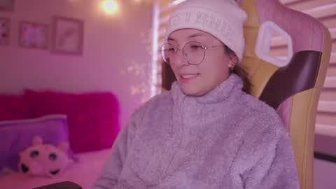 Snapshot of milly_kenner chatting on April 2026 07:28:02 PM MILLY online show from April 2026 07:28:02 PM