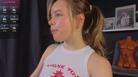 Snapshot of milly_shy chatting on December 2024 08:00:02 AM Milly online show from December 2024 08:00:02 AM