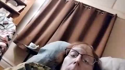 miloanj online show from November 2025 12:10:01 AM