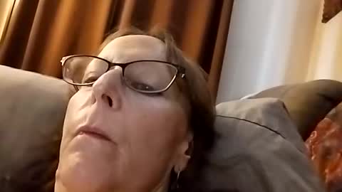 miloanj online show from April 2026 07:33:02 PM