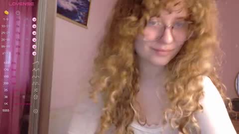 Snapshot of milounee chatting on March 2026 10:55:01 AM milounee online show from March 2026 10:55:01 AM