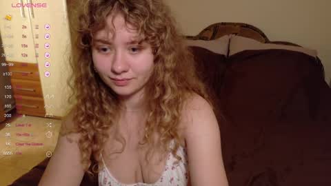 Snapshot of milounee chatting on April 2026 12:32:01 AM milounee online show from April 2026 12:32:01 AM