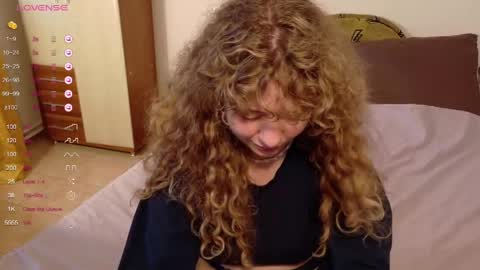 Snapshot of milounee chatting on April 2026 08:39:02 AM milounee online show from April 2026 08:39:02 AM