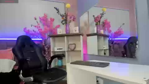 Snapshot of milu_beluci chatting on September 2025 04:19:01 PM  Milu Belucci  online show from September 2025 04:19:01 PM