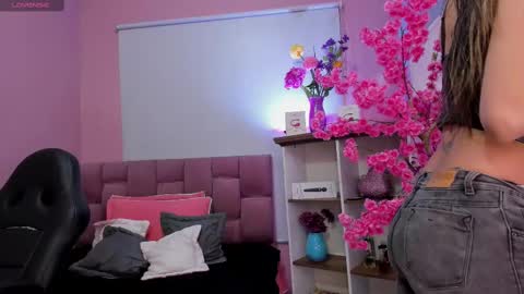 Snapshot of milu_beluci chatting on September 2025 02:21:01 PM  Milu Belucci  online show from September 2025 02:21:01 PM