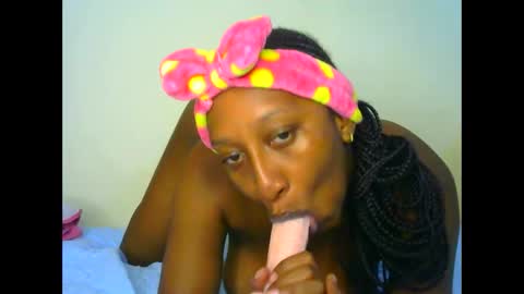 Snapshot of mily_carol chatting on December 2024 10:34:02 PM online show from December 2024 10:34:02 PM