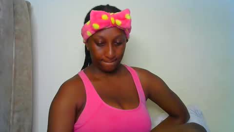 Snapshot of mily_carol chatting on December 2024 04:47:02 AM online show from December 2024 04:47:02 AM