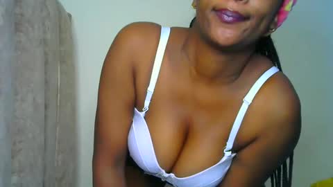 Snapshot of mily_carol chatting on December 2024 10:40:01 PM online show from December 2024 10:40:01 PM