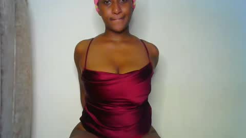 Snapshot of mily_carol chatting on December 2024 12:52:01 AM online show from December 2024 12:52:01 AM