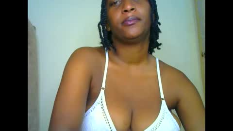 Snapshot of mily_carol chatting on January 2025 12:39:02 AM online show from January 2025 12:39:02 AM