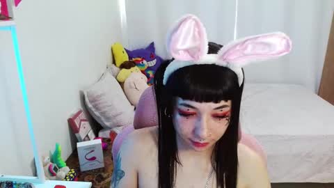 mily_milk_ online show from March 2025 06:00:02 PM