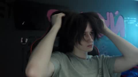 Max online show from November 2025 02:34:02 AM