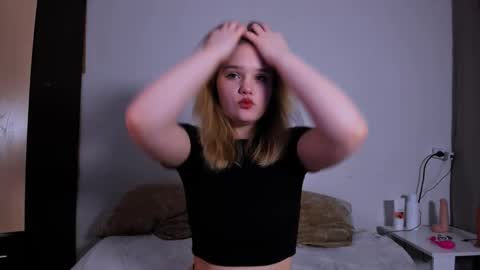 hi Im Mina  online show from February 2025 01:14:01 AM