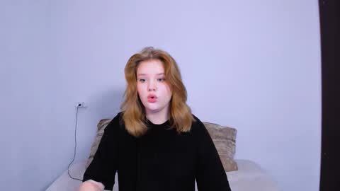 hi Im Mina  online show from October 2025 10:22:02 PM