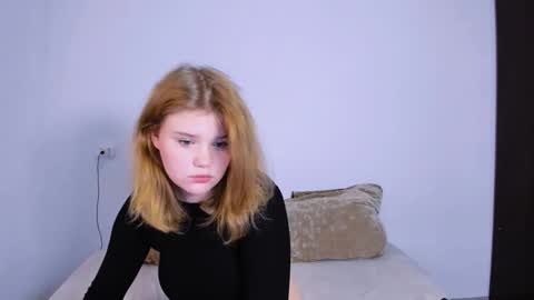 hi Im Mina  online show from October 2025 10:32:02 PM