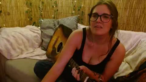 Mindy online show from October 2025 05:37:01 AM