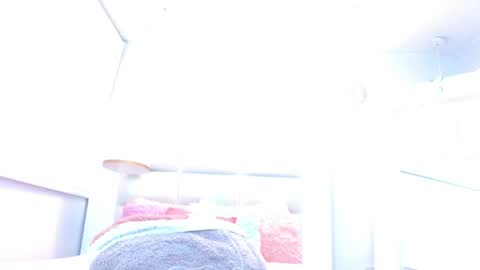 Snapshot of minene_mikami chatting on April 2026 12:09:02 PM minene_mikami online show from April 2026 12:09:02 PM