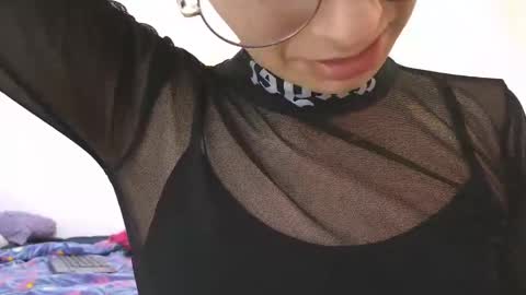 Snapshot of minene_mikami chatting on April 2026 01:41:02 PM minene_mikami online show from April 2026 01:41:02 PM