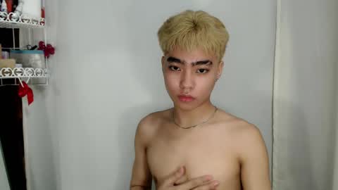 mingkla_man online show from April 2026 11:22:02 PM