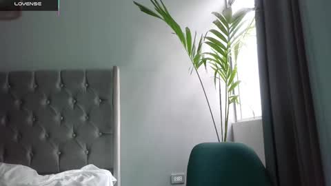   Mini Mila Kunis ft Ashton Katchero. Follow me to stay in touch  online show from October 2025 02:08:02 PM