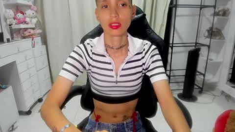 Loly online show from November 2025 04:09:02 PM