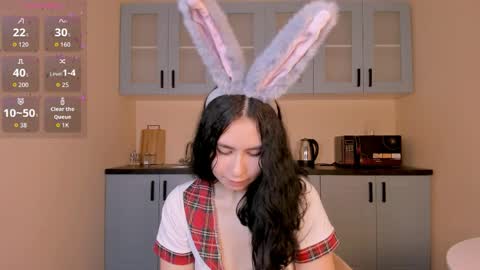 Snapshot of minniiemile chatting on April 2026 05:48:02 AM Minnie online show from April 2026 05:48:02 AM