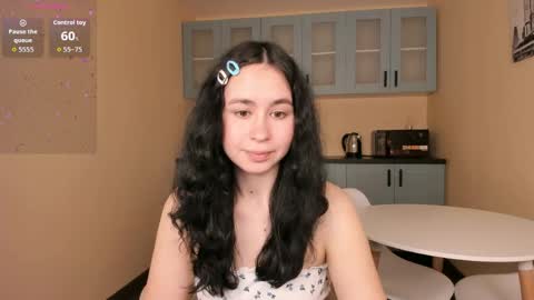 Snapshot of minniiemile chatting on April 2026 05:54:01 AM Minnie online show from April 2026 05:54:01 AM