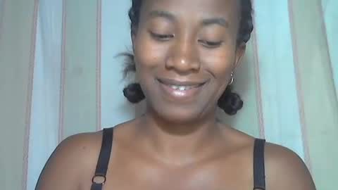 Snapshot of minouch211907 chatting on November 2025 06:52:02 PM minouch211907 online show from November 2025 06:52:02 PM