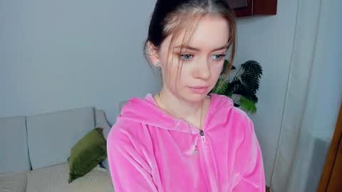 Snapshot of mintykisss chatting on December 2025 07:04:02 AM Linda online show from December 2025 07:04:02 AM