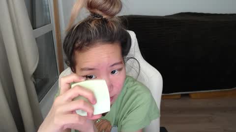 mira_g online show from November 2025 02:43:02 PM