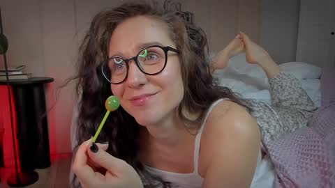 Snapshot of mira_kraviz chatting on January 2025 10:45:01 PM Mira online show from January 2025 10:45:01 PM