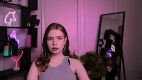 mira_lyn online show from November 2025 07:17:01 PM