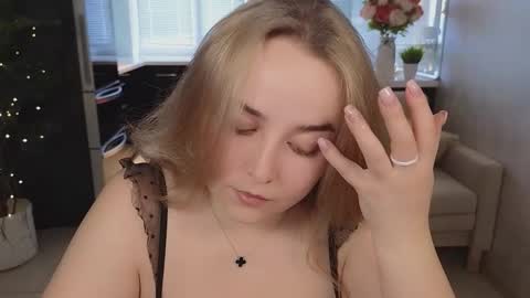 Snapshot of mira_mermayd chatting on March 2026 08:32:02 AM Mira online show from March 2026 08:32:02 AM