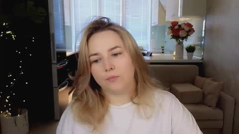 Snapshot of mira_mermayd chatting on March 2026 08:17:01 AM Mira online show from March 2026 08:17:01 AM