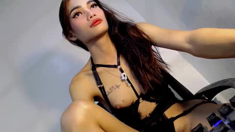 Snapshot of miraclegirl23 chatting on February 2025 11:47:01 PM Zoey online show from February 2025 11:47:01 PM