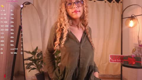 MIRANDA HERNANDEZ online show from December 2024 03:55:02 AM