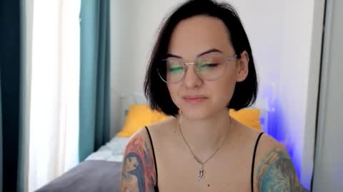 Snapshot of miraskyy chatting on October 2025 09:26:01 AM MiraSkyy online show from October 2025 09:26:01 AM