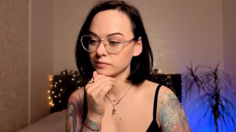 Snapshot of miraskyy chatting on December 2025 04:27:01 PM MiraSkyy online show from December 2025 04:27:01 PM