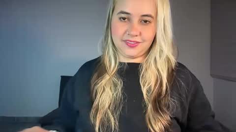 Snapshot of mirilinda chatting on March 2026 05:02:01 AM mirilinda online show from March 2026 05:02:01 AM