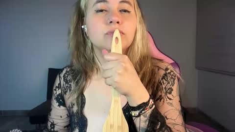 Snapshot of mirilinda chatting on March 2026 05:44:01 AM mirilinda online show from March 2026 05:44:01 AM