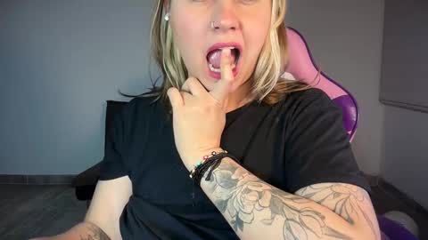 Snapshot of mirilinda chatting on April 2026 06:19:01 AM mirilinda online show from April 2026 06:19:01 AM